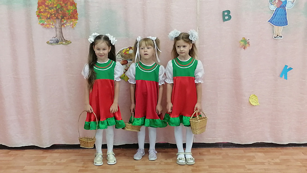 Песня на коми-пермяцком языке "Озъягэд-ягэдок" (Земляничка)