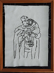 "...памятник советскому солдату с девочкой, спасённой на руках"