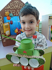 Творческая поделка к юбилею ВОВ из вторичных материалов