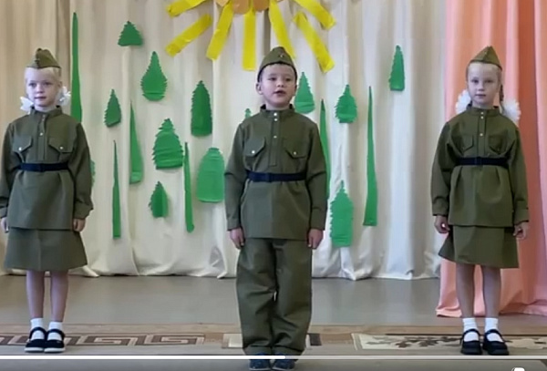 Песня "Мальчишка будущий солдат"