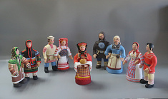 Композиция фигур в национальных костюмах "Коми- пермячка с хлебом и солью", "Коми-пермяцкая пара в средневековой одежде", "Коми-пермяцкая пара в национальном костюме", "Хантыйская пара в национальном костюме", "Мансийская пара в национальном костюме".