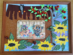 "Семейные посиделки у окна"