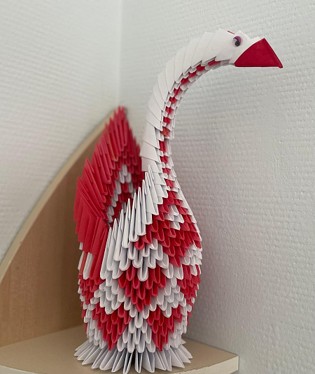 "Лебедь у пруда"