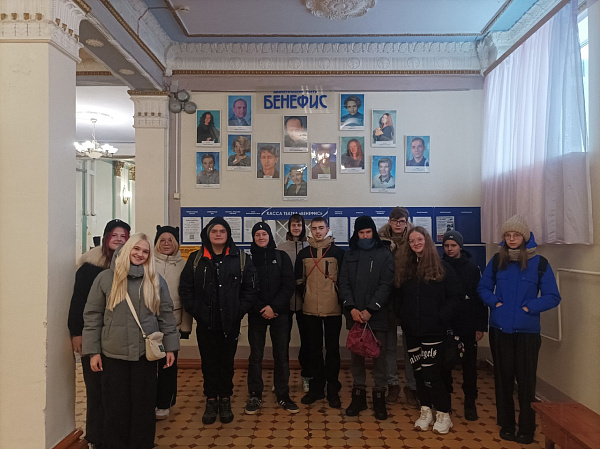 "Спектакль"