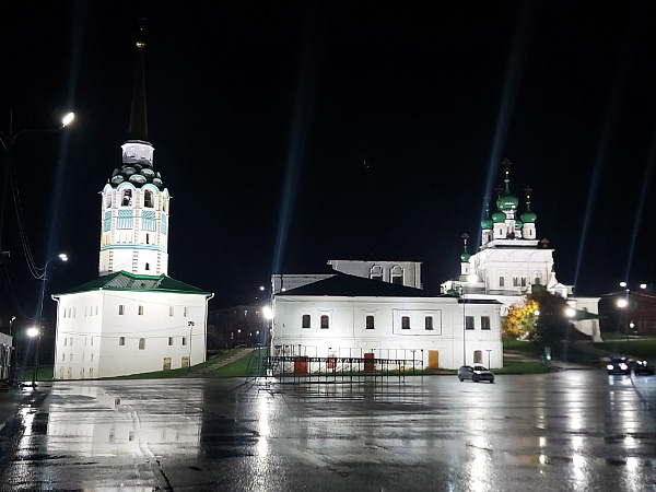 Ночной вид на храмы Соликамска