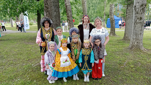 Дефеле в костюмах