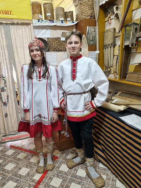 "Национальные чувашские подростковые костюмы"