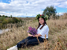 "Понаряднее - понароднее"