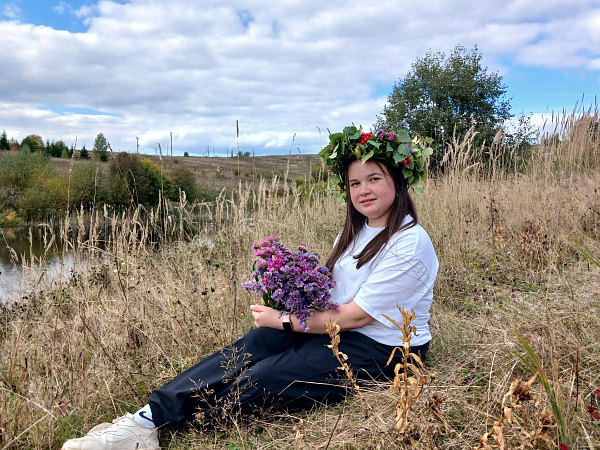 "Понаряднее - понароднее"