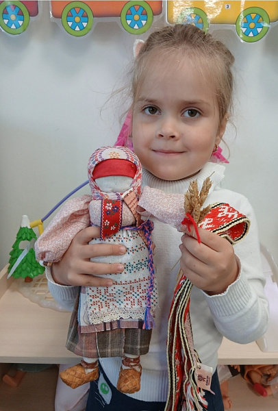 Фото Коми-Пермяцкой национальной куклы в народном костюме