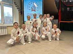  Песня "Плечо к плечу" 