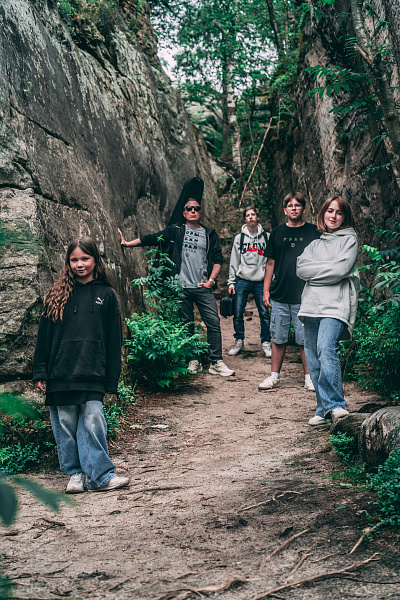 Видеоклип на песню "По дороге домой". Автор музыки и слов Александр Ведерников. 