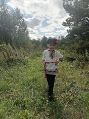 "Русско - народный мальчик на природе"