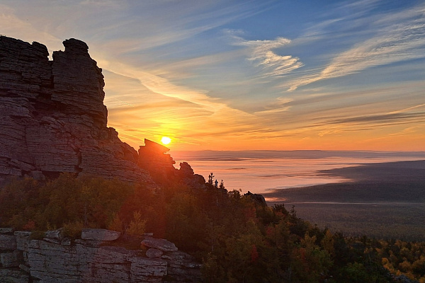 "Восход в Уральских горах"