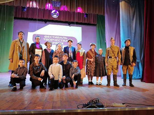 Школьный спектакль "Подранки"