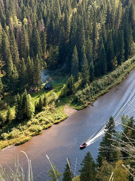 "Панорама горной реки"